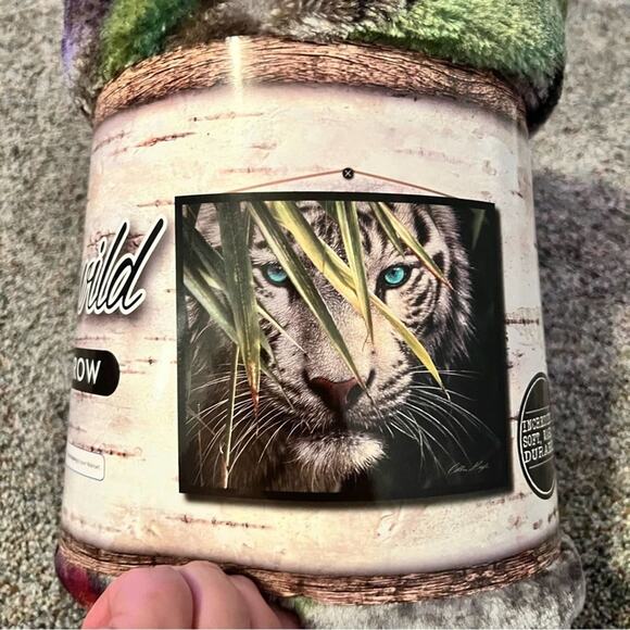 NWT Everwild Soft Plush Throw Blanket White Tiger in the Jungle - Picture 1 of 6